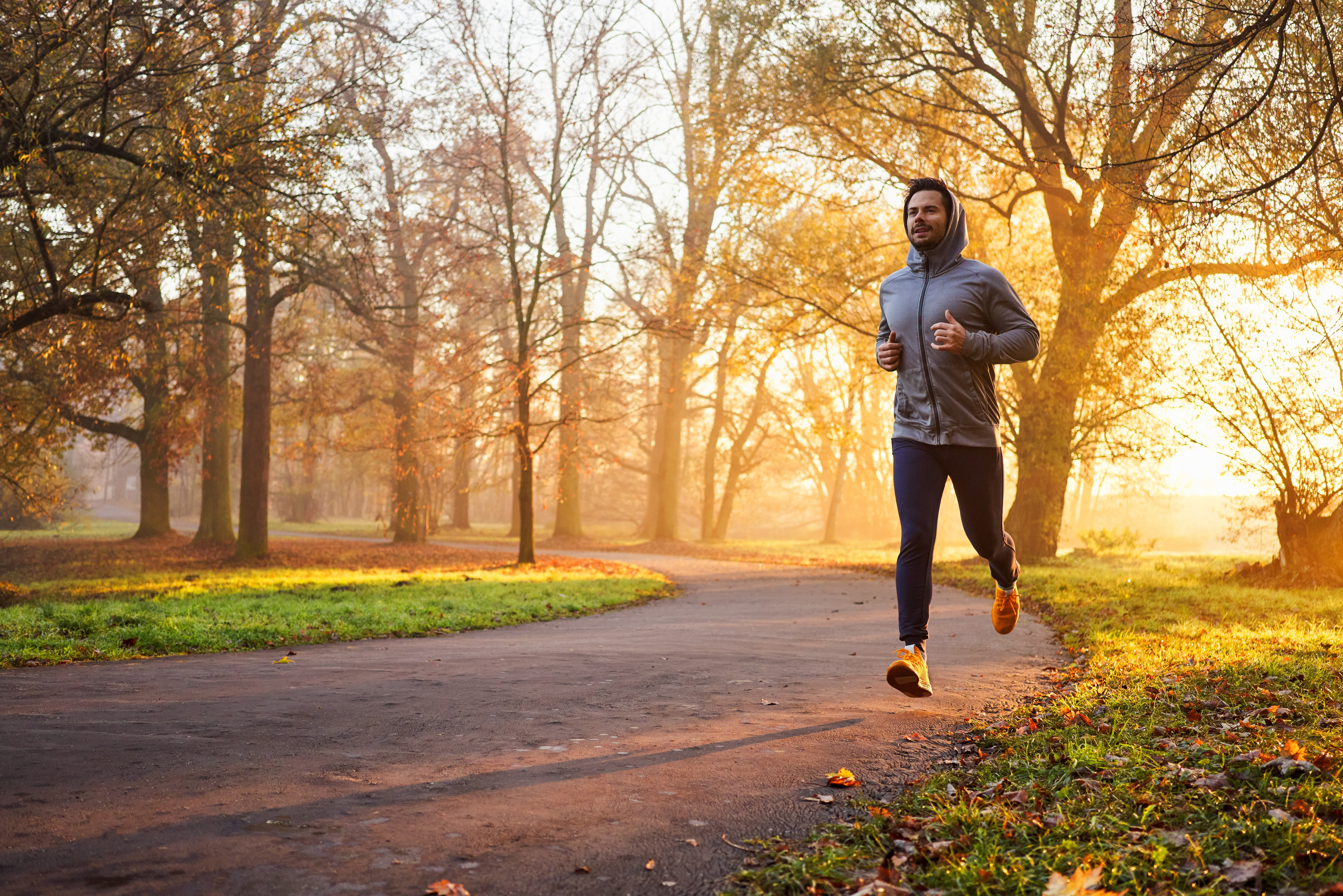 Imagen de hombre corriendo que simboliza un estilo de vida sano impulsado por Quererte Sano