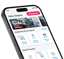 Teléfono móvil mostrando beneficios y descuentos del programa de Pacífico Seguros.